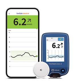 Smartfón s domovskou obrazovkou aplikácie FreeStyle LibreLink so senzorom a čítačkou FreeStyle Libre 2.